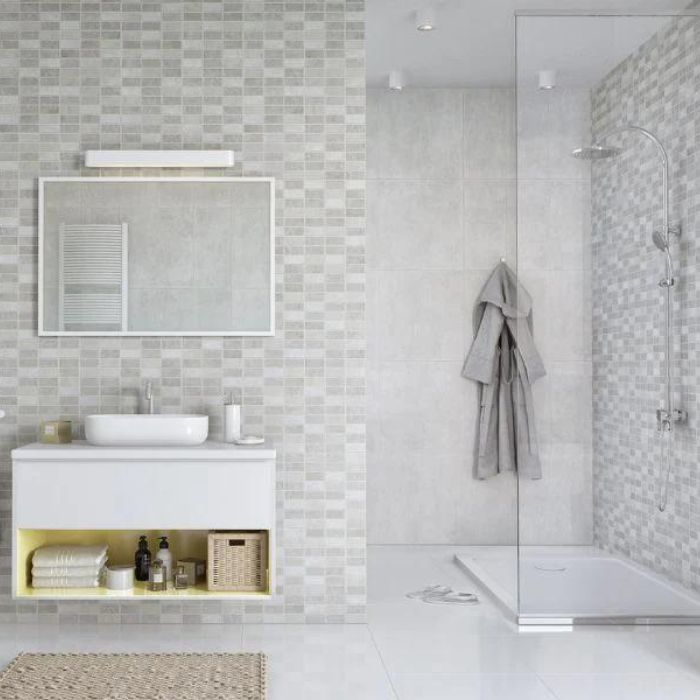 Bathroom with mosaic-effect grey tiles