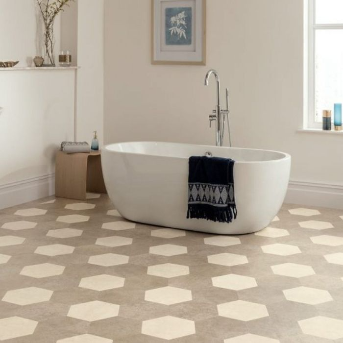 A bright and pleasant bathroom with a seamless beige and white tiled floor, ideal for relaxation 