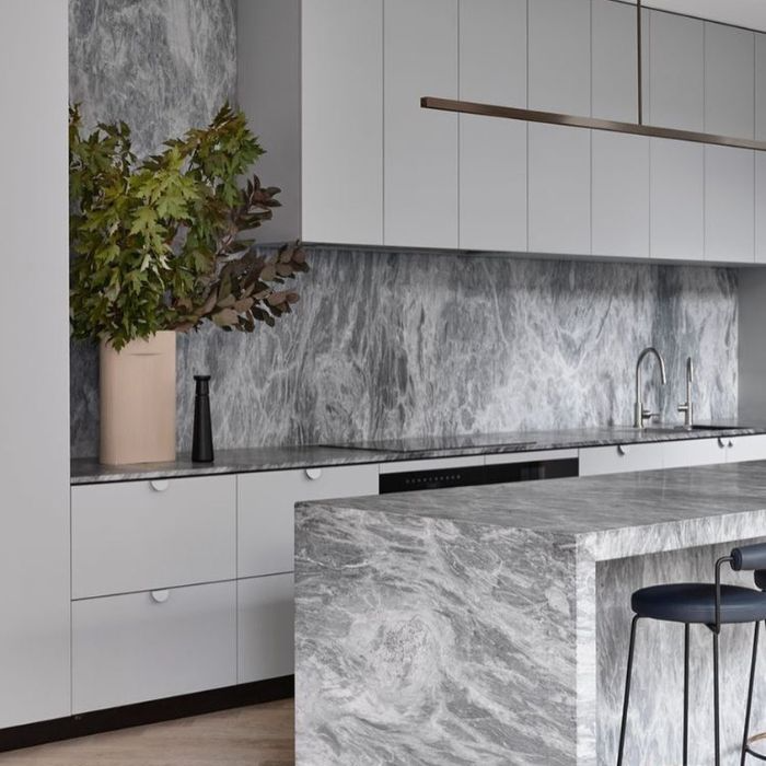 Modern kitchen space with sophisticated marble finishes and stylish seating