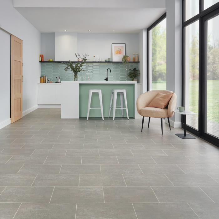 Airy kitchen with light grey concrete tiles