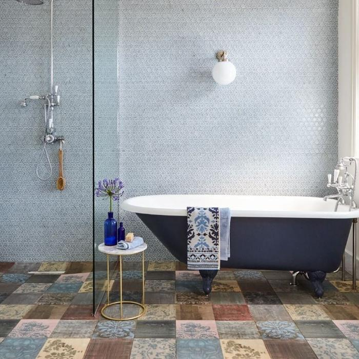 Ensuite featuring multicoloured floor tiles