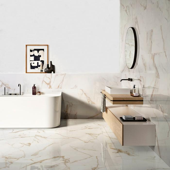 Spacious ensuite with white marble tile flooring