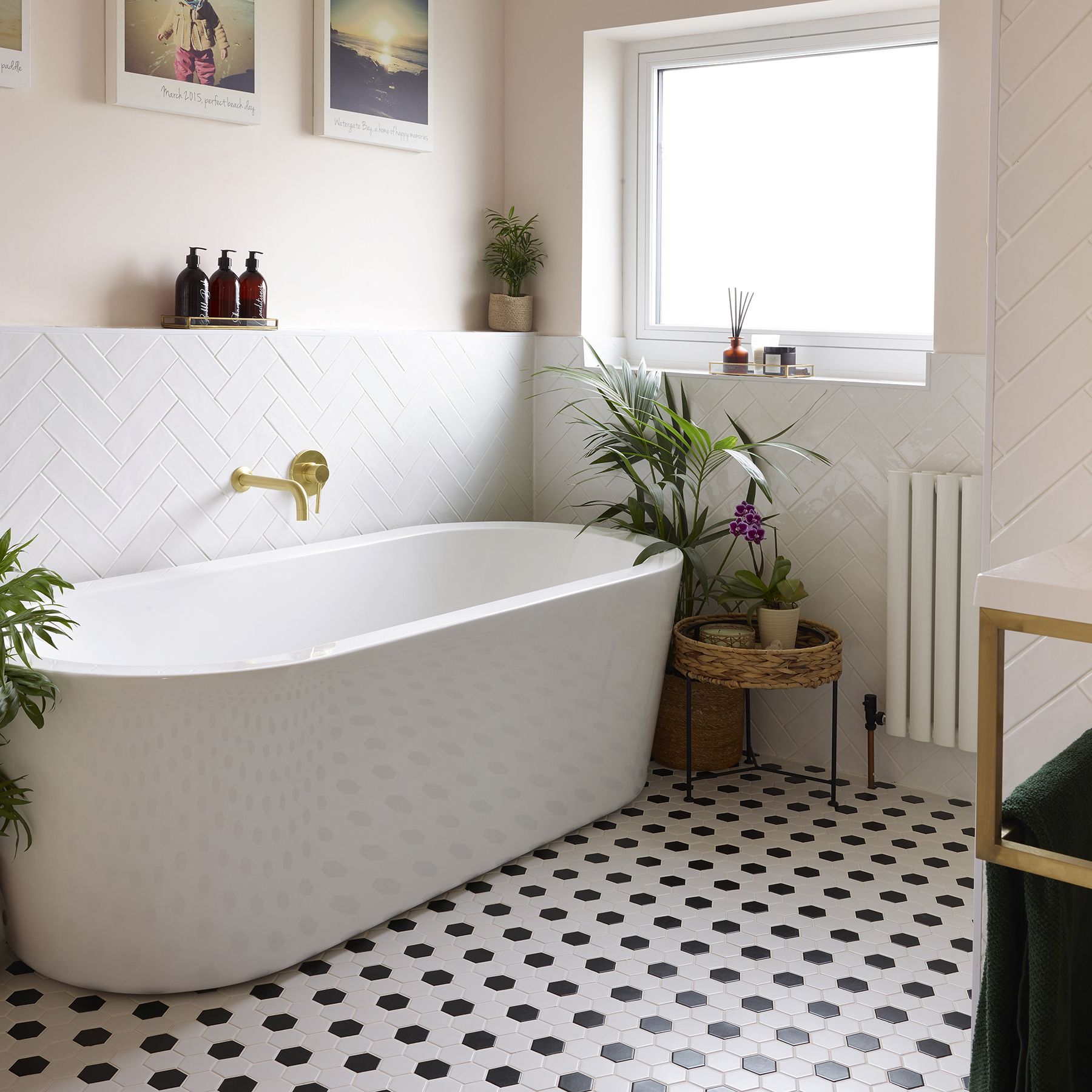 Hexagonal tiles enhance small bathroom